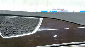Обшивка двери карточка передняя правая Volvo XC90 16-22 кожа черная, бежевая вставка кожа, бежевый подлокотник кожа, без шторки, с накладкой под дерево, царапины
