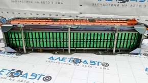 Крупный план модуля аккумуляторной батареи ВВБ для Ford Fusion, демонстрирующий отсутствие износа.