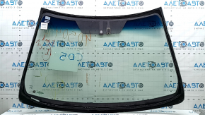 Лобовое стекло Toyota Camry V50 2012-2014, задний вид с заметными следами эксплуатации.