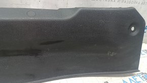 Накладка проема багажника Ford Focus mk3 11-18 4d центр, затерта