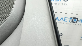Обшивка дверей картка передня ліва Toyota Camry v40 сіра, підлокітник сіра шкіра, вставка під дерево, без керування, побілів пластик, потерта, під чищення