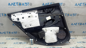 Вид на внутреннюю часть двери задней правой Subaru Legacy, показывающий комплектность и состояние звукоизоляции.
