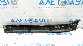 Накладка дверей нижня задня права Subaru Outback 15-19 структура, подряпини, зламане кріплення