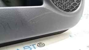 Фотография обшивки двери передней левой Toyota Prius, детали повреждений.