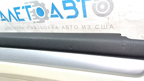 Обшивка двери карточка задняя правая VW Passat b7 12-15 USA беж с беж вставкой кожа, подлокотник беж кожа, молдинг серый глянец, вмятины