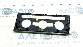 Накладка передней панели управления печкой VW Jetta 19-21 черный глянец, царапины