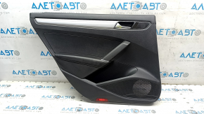 Обшивка двери карточка задняя левая VW Passat b8 16-19 USA черн с черн вставкой пластик, подлокотник кожа, молдинг серый глянец, потертость