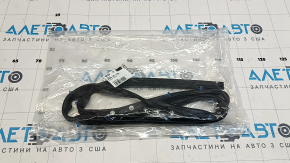 Ущільнювач капота передній Mazda CX-30 20-23 на бампері.