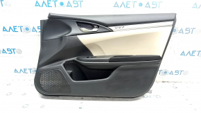 Вид двери передней правой Honda Civic 2016-2021 с царапинами, подходит для замены.