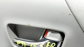 Обшивка двери карточка передняя правая Toyota Prius V 12-16 серая, подлокотник велюр серый, с ручкой, царапины, под химчистку