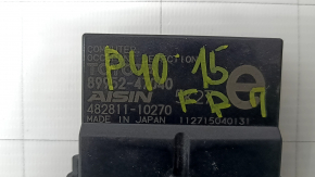 Датчик присутствия пассажира Toyota Prius V 12-17 сломано крепление