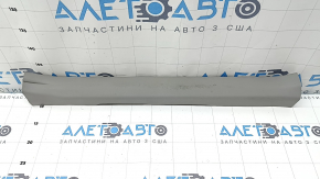 Накладка порога передня ліва внутрішня Toyota Prius V 12-17 сіра, подряпини, під чищення, прим'ято кріплення, побілів пластик