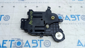 Актуатор моторчик привод печки вентиляция Toyota Prius 50 Prime 17-22