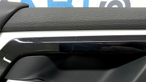 Деталь обшивки с отображением царапин на верхней части, подходит для Mitsubishi Outlander 2022-2026.