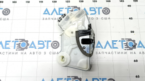 Замок двери передней левой Toyota Prius V 15-17