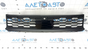 Верхні грати переднього бампера Mitsubishi Outlander 22-26 під камеру і радар, тріщини в кріпленнях