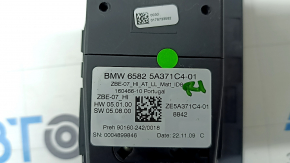 Задняя сторона джойстика управления мультимедиа для BMW 3 G20, демонстрирующая разъёмы и крепления.