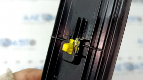 Накладка порога передняя левая наружная BMW 3 G20 19-26 хром, надпись BMW, царапины, трещина в креплении