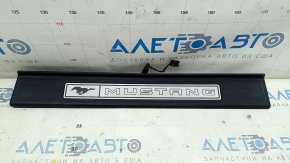 Накладка порога наружняя левая Ford Mustang mk6 15-23 купе, черная с подсветкой, царапины, надломы