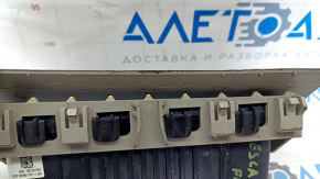Деталь безопасности для Ford Escape MK3 2013-2019 с разъемами, ракурс сверху.