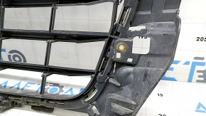 Решетка радиатора grill в сборе Audi A3 8V 15-16 графит, под парктроники, треснута, без эмблемы