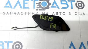 Заглушка буксировочного крюка переднего бампера Audi Q3 83A 19-23 S-Line, трещина в креплении