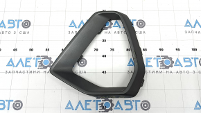 Молдинг переднього бампера лівий Audi Q3 83A 19-23 сірий, S-Line, подряпини