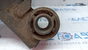 Детальный кадр крепежа подрамника назад, возможно наличие следов износа, Ford Fusion.