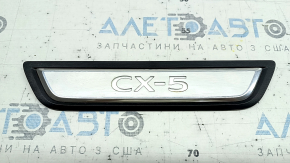Комплект накладок порога Mazda CX-5 17-25 черная с хром вставкой и подсветкой, царапины