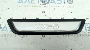 Комплект накладок порога Mazda CX-5 17-25 черная с хром вставкой и подсветкой, царапины