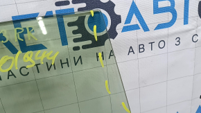 Стекло двери задней правой Toyota Prius 30 10-15 царапины