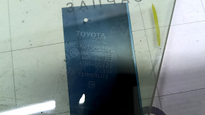Стекло двери задней правой Toyota Prius 30 10-15 царапины