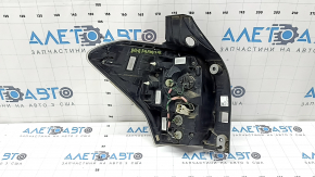 Фонарь правый Subaru Forester 17-18 SJ с проводкой, разбито стекло, дефект отражателя