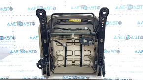 Обзор задней части сиденья Toyota Prius, видно состояние каркаса и механизма.