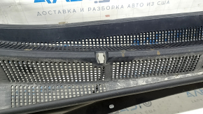 Деталь в хорошем состоянии, видно отверстие под крепления для Hyundai Santa Fe Sport.