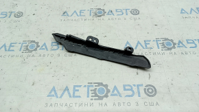 Кронштейн решітки радіатора grill правий Mazda 3 19-26 Mexico built