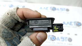 Кнопка keyless двери багажника Jeep Grand Cherokee WL 21-26