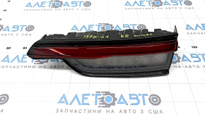 Ліхтар внутрішні двері багажника правий Jeep Grand Cherokee WL 21-26 LED, long, подряпини, зламане кріплення, сміття всередині