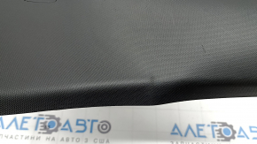 Накладка задней стойки за форточкой левая Jeep Grand Cherokee WL 21-26 задняя часть, черная, long, сломано крепление, царапины, изогнута