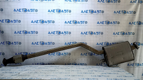 Близкий план маркировки на катализаторе Kia, видно состояние детали.