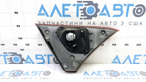 Задний фонарь внутренний правый для Toyota Camry V55, вид сзади.