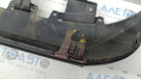 Губа заднего бампера центральная Toyota Prius 50 16-18 структура, царапины, примят, надлом крепления