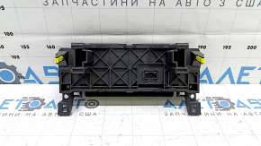 Задняя часть блока управления климатом Toyota Camry, без видимых дефектов, с хорошим состоянием.