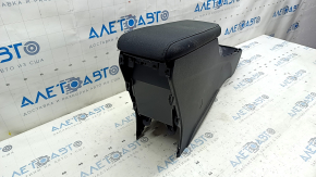 Подлокотник для Toyota Prius 50 с небольшой потертостью и царапинами.