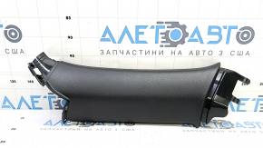 Накладка задньої стійки перед кватиркою права Volvo XC60 18-26 чорна, потерта