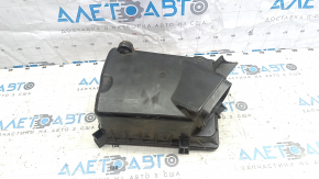 Крышка корпуса воздушного фильтра Mitsubishi Outlander 2014 - 2021, ракурс сверху.