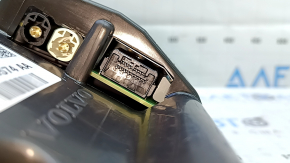 Разъёмы на щитке приборов Volvo, состояние нормальное, заметен износ.