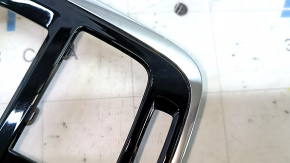 Накладка центральной консоли задняя верхняя Volvo XC60 18-26 под обдув заднего ряда и управление климатом, черный глянец с хромом, царапины