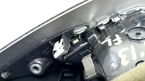 Место крепления накладки передней панели Audi A4 2008-2016, видно повреждение