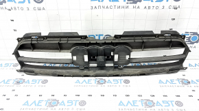 Крепление решетки радиатора Audi A4 B8 13-16 рест, 2 части